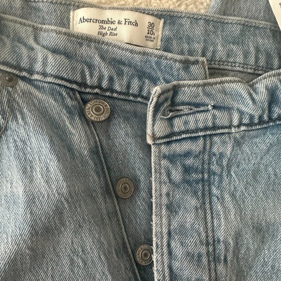 NWT Abercrombie & Fitch Women's Curve Love The Dad High Rise Jeans Size 30/10s - Picture 2 of 4